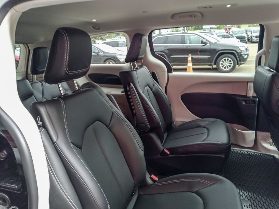 2024 Chrysler Pacifica Hybrid PLUG IN HYBRID SELECT IN DIAMOND BLACK EQUIPPED WITH A 3.6L HYBRID V6 , FWD , EFLITE AUTO , ROAD TRIPPER PCKG , ADV CRUISE W/LKA-22