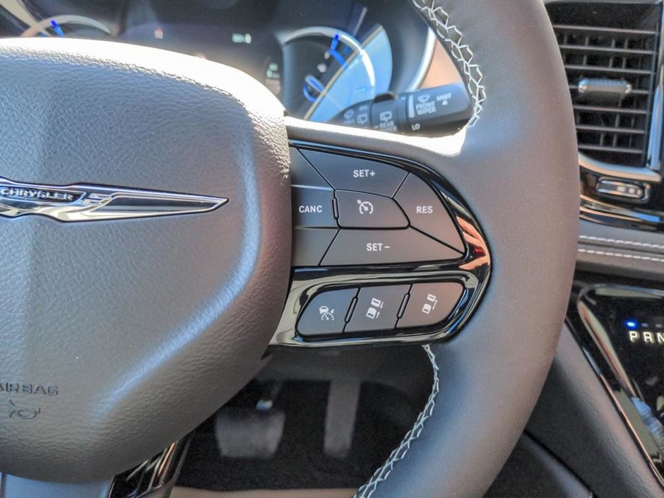 2024 Chrysler Pacifica Hybrid PREMIUM S APPEARANCE IN BRIGHT WHITE EQUIPPED WITH A 3.6L V6 HYBRID , FWD , EFLITE AUTO , SAFETY SPHERE , NAPPA LEATHER HEATED/V-15