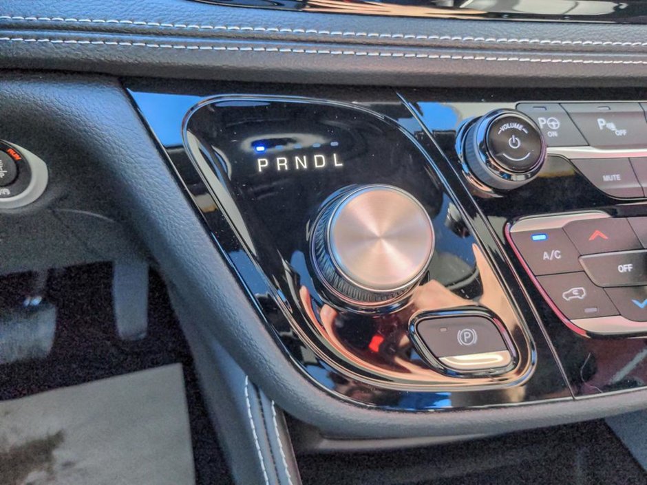 2024 Chrysler Pacifica Hybrid PREMIUM S APPEARANCE IN BRIGHT WHITE EQUIPPED WITH A 3.6L V6 HYBRID , FWD , EFLITE AUTO , SAFETY SPHERE , NAPPA LEATHER HEATED/V-17