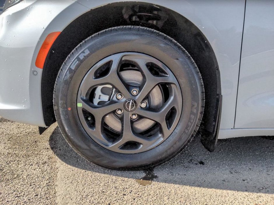 2024 Chrysler Pacifica Hybrid PREMIUM S APPEARANCE IN BRIGHT WHITE EQUIPPED WITH A 3.6L V6 HYBRID , FWD , EFLITE AUTO , SAFETY SPHERE , NAPPA LEATHER HEATED/V-7