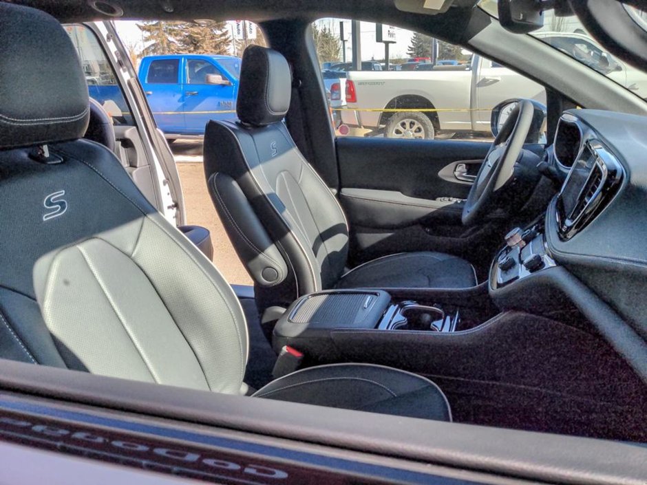 2024 Chrysler Pacifica Hybrid PREMIUM S APPEARANCE IN BRIGHT WHITE EQUIPPED WITH A 3.6L V6 HYBRID , FWD , EFLITE AUTO , SAFETY SPHERE , NAPPA LEATHER HEATED/V-21