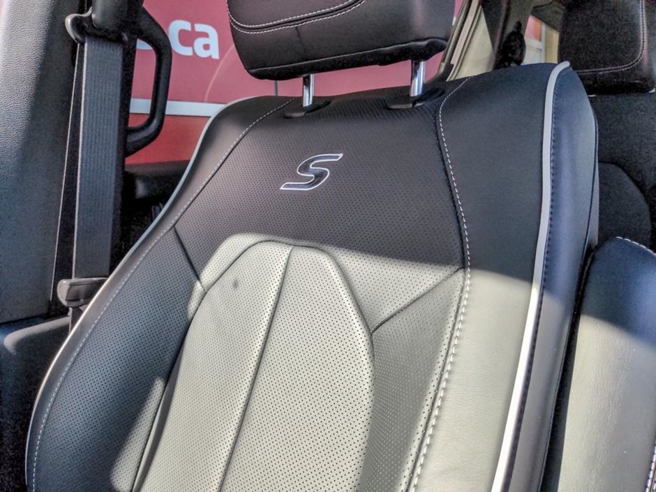 2024 Chrysler Pacifica Hybrid PREMIUM S APPEARANCE IN BRIGHT WHITE EQUIPPED WITH A 3.6L V6 HYBRID , FWD , EFLITE AUTO , SAFETY SPHERE , NAPPA LEATHER HEATED/V-19