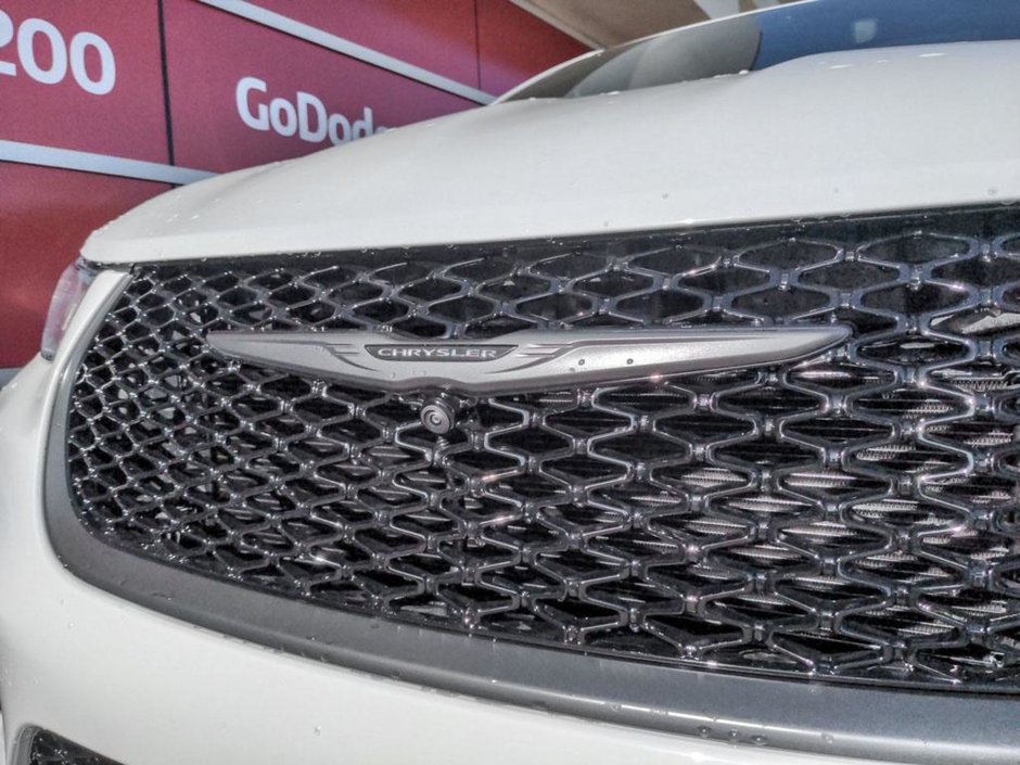 2024 Chrysler Pacifica Hybrid PREMIUM S APPEARANCE IN BRIGHT WHITE EQUIPPED WITH A 3.6L V6 HYBRID , FWD , EFLITE AUTO , SAFETY SPHERE , NAPPA LEATHER HEATED/V-5