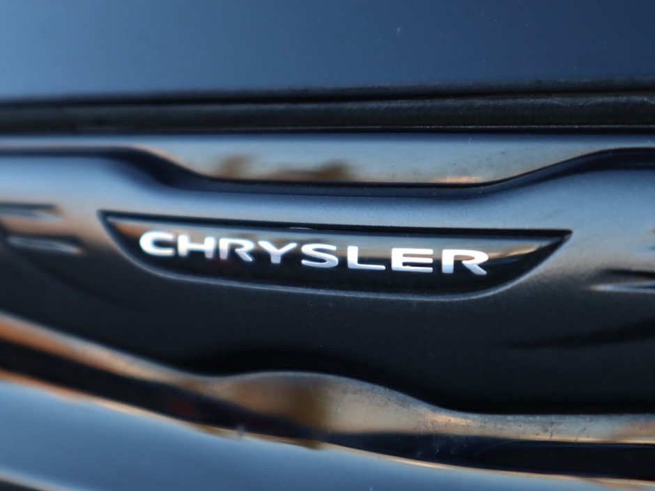 2023 Chrysler Pacifica LIMITED IN BRIGHT WHITE EQUIPPED WITH A 3.6L V6 , 9SPD AUTO , FWD , S APPEARANCE PCKG , THEATRE FAMILY GROUP , SAFETY SPHERE , 3-11
