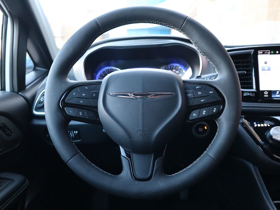 2023 Chrysler Pacifica LIMITED IN BRIGHT WHITE EQUIPPED WITH A 3.6L V6 , 9SPD AUTO , FWD , S APPEARANCE PCKG , THEATRE FAMILY GROUP , SAFETY SPHERE , 3-26