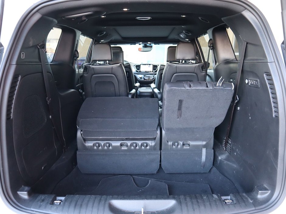 2023 Chrysler Pacifica LIMITED IN BRIGHT WHITE EQUIPPED WITH A 3.6L V6 , 9SPD AUTO , FWD , S APPEARANCE PCKG , THEATRE FAMILY GROUP , SAFETY SPHERE , 3-21