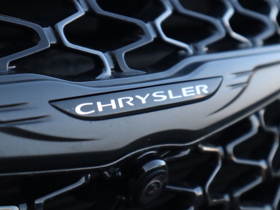 2023 Chrysler Pacifica LIMITED IN BRIGHT WHITE EQUIPPED WITH A 3.6L V6 , 9SPD AUTO , FWD , S APPEARANCE PCKG , THEATRE FAMILY GROUP , SAFETY SPHERE , 3-2