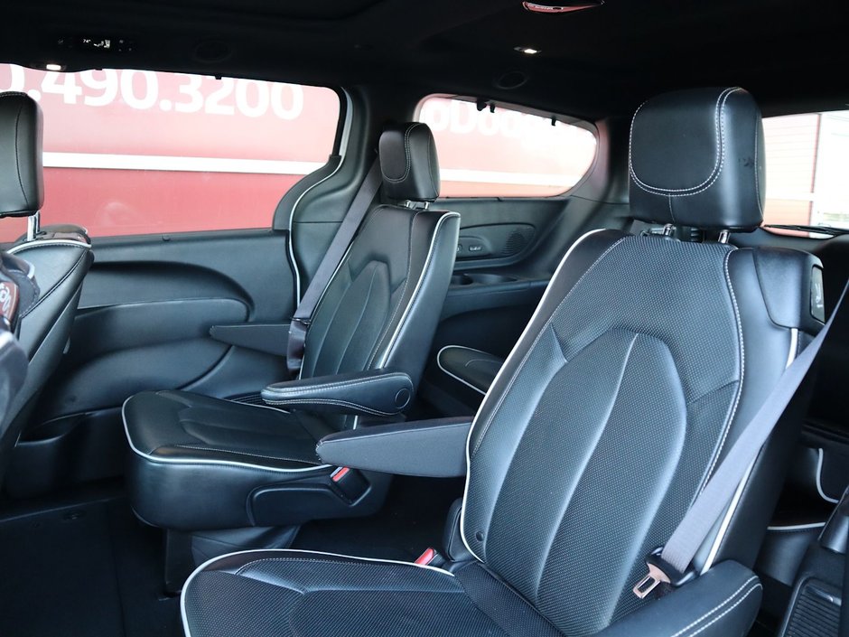 2023 Chrysler Pacifica LIMITED IN BRIGHT WHITE EQUIPPED WITH A 3.6L V6 , 9SPD AUTO , FWD , S APPEARANCE PCKG , THEATRE FAMILY GROUP , SAFETY SPHERE , 3-19