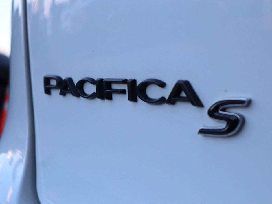2023 Chrysler Pacifica LIMITED IN BRIGHT WHITE EQUIPPED WITH A 3.6L V6 , 9SPD AUTO , FWD , S APPEARANCE PCKG , THEATRE FAMILY GROUP , SAFETY SPHERE , 3-12