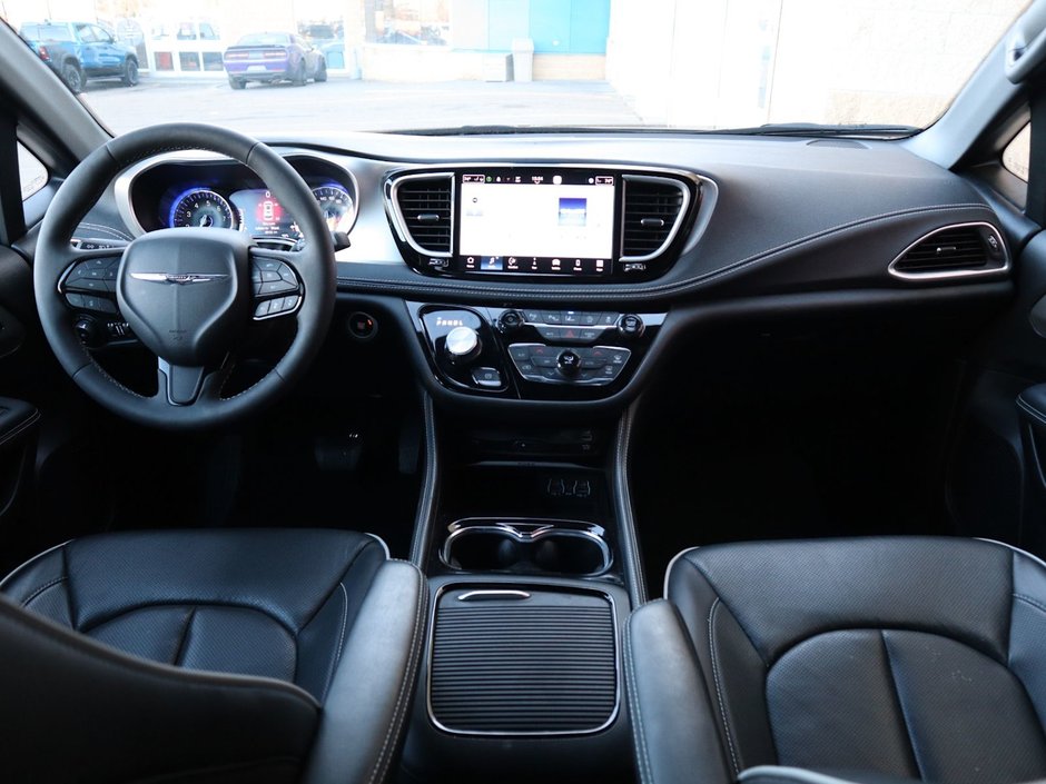 2023 Chrysler Pacifica LIMITED IN BRIGHT WHITE EQUIPPED WITH A 3.6L V6 , 9SPD AUTO , FWD , S APPEARANCE PCKG , THEATRE FAMILY GROUP , SAFETY SPHERE , 3-24