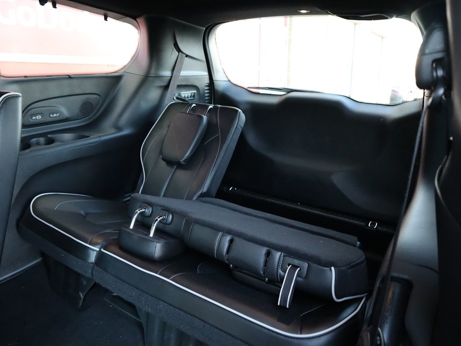 2023 Chrysler Pacifica LIMITED IN BRIGHT WHITE EQUIPPED WITH A 3.6L V6 , 9SPD AUTO , FWD , S APPEARANCE PCKG , THEATRE FAMILY GROUP , SAFETY SPHERE , 3-20