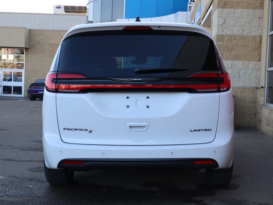 2023 Chrysler Pacifica LIMITED IN BRIGHT WHITE EQUIPPED WITH A 3.6L V6 , 9SPD AUTO , FWD , S APPEARANCE PCKG , THEATRE FAMILY GROUP , SAFETY SPHERE , 3-8