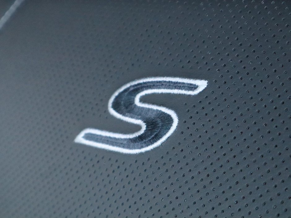 2023 Chrysler Pacifica LIMITED IN BRIGHT WHITE EQUIPPED WITH A 3.6L V6 , 9SPD AUTO , FWD , S APPEARANCE PCKG , THEATRE FAMILY GROUP , SAFETY SPHERE , 3-18