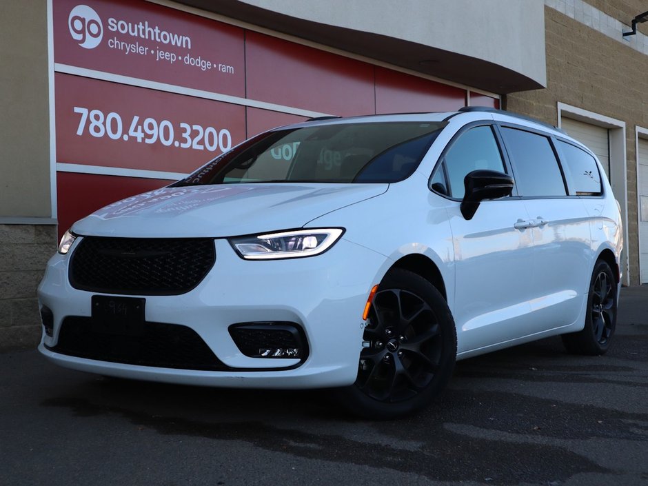 2023 Chrysler Pacifica LIMITED IN BRIGHT WHITE EQUIPPED WITH A 3.6L V6 , 9SPD AUTO , FWD , S APPEARANCE PCKG , THEATRE FAMILY GROUP , SAFETY SPHERE , 3-0