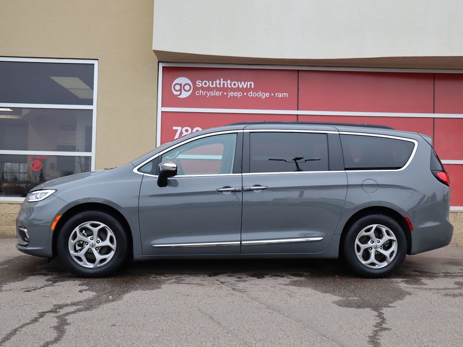 2023 Chrysler Pacifica LIMITED IN CERAMIC GREY EQUIPPED WITH A 3.6L V6 , FWD , 9SPD AUTO , NAPPA LEATHER VENTED/HEATED SEATS + SW , REMOTE START , ADV-6