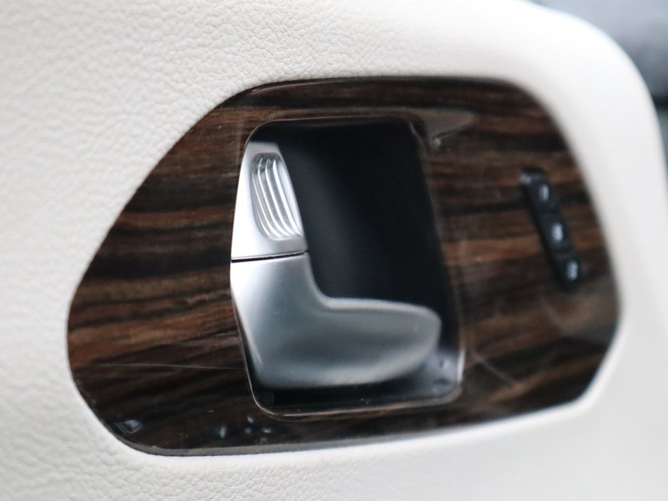 2023 Chrysler Pacifica LIMITED IN CERAMIC GREY EQUIPPED WITH A 3.6L V6 , FWD , 9SPD AUTO , NAPPA LEATHER VENTED/HEATED SEATS + SW , REMOTE START , ADV-16