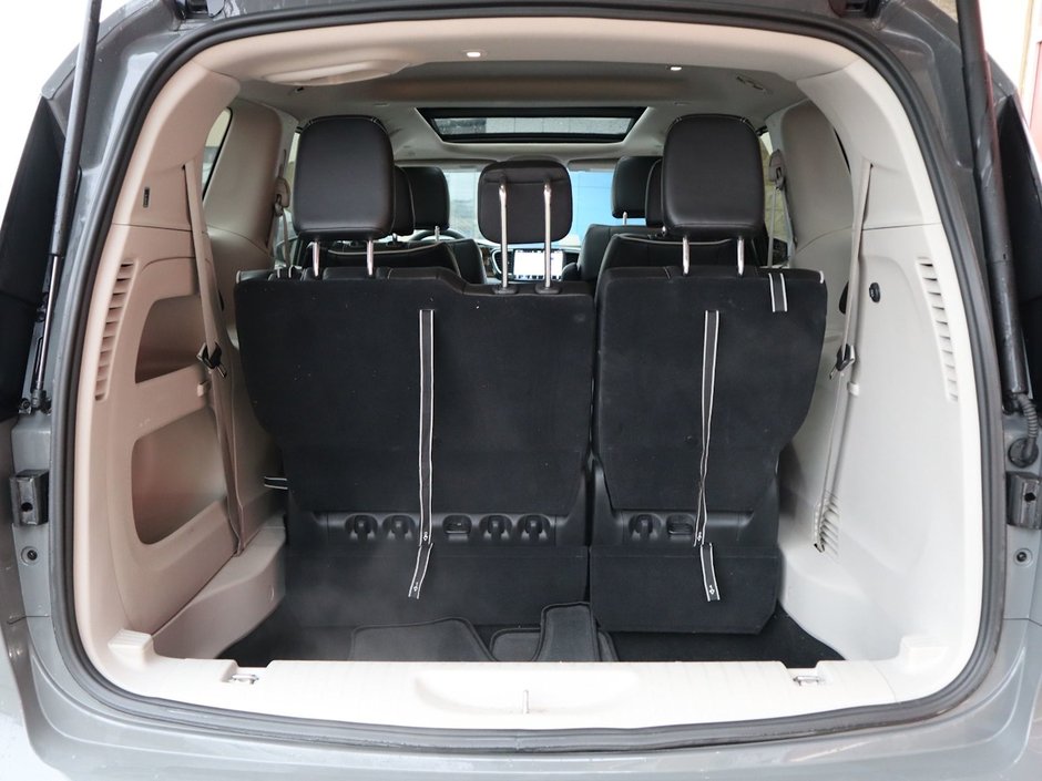 2023 Chrysler Pacifica LIMITED IN CERAMIC GREY EQUIPPED WITH A 3.6L V6 , FWD , 9SPD AUTO , NAPPA LEATHER VENTED/HEATED SEATS + SW , REMOTE START , ADV-21