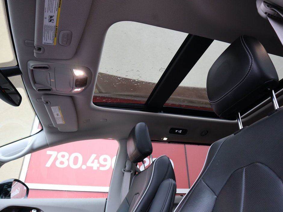 2023 Chrysler Pacifica LIMITED IN CERAMIC GREY EQUIPPED WITH A 3.6L V6 , FWD , 9SPD AUTO , NAPPA LEATHER VENTED/HEATED SEATS + SW , REMOTE START , ADV-18