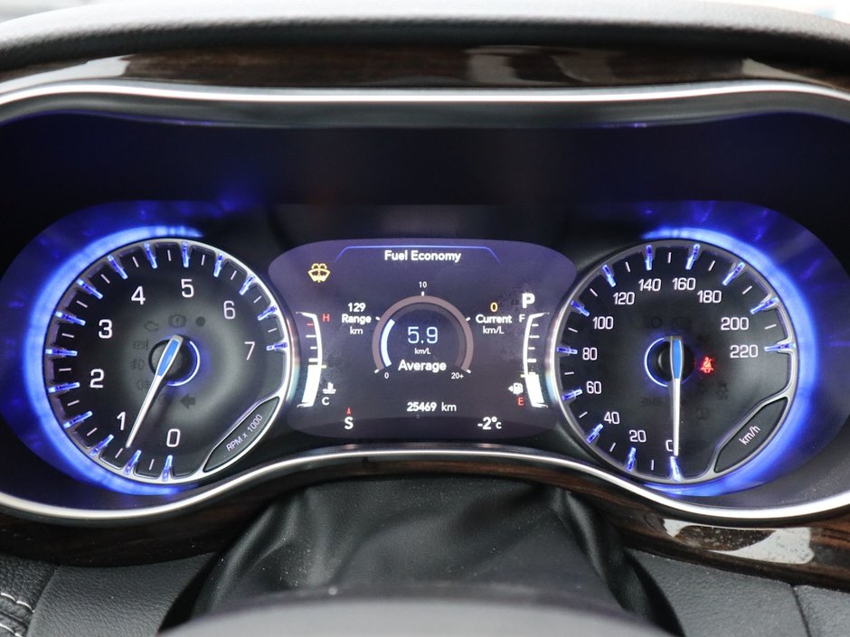 2023 Chrysler Pacifica LIMITED IN CERAMIC GREY EQUIPPED WITH A 3.6L V6 , FWD , 9SPD AUTO , NAPPA LEATHER VENTED/HEATED SEATS + SW , REMOTE START , ADV-26