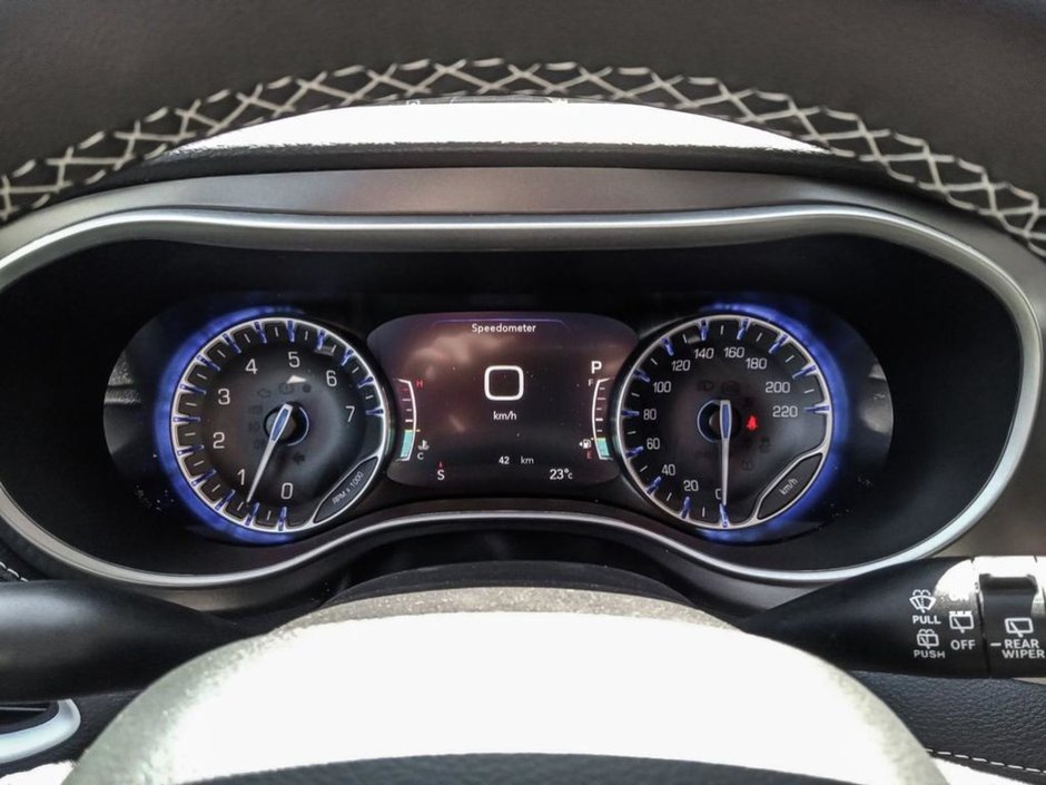 2024 Chrysler Pacifica TOURING L ROAD TRIPPER IN DIAMOND BLACK EQUIPPED WITH A 3.6L V6 , 9SPD AUTO , AWD , PANO SUNROOF , ROAD TRIPPER PCKG , TRAILER T-14