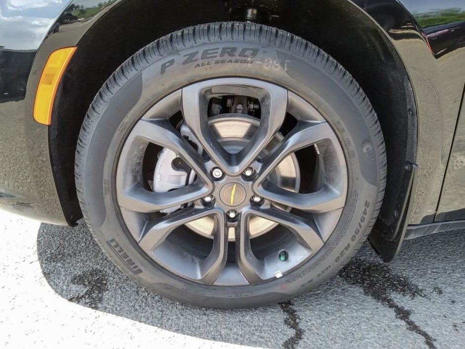 2024 Chrysler Pacifica TOURING L ROAD TRIPPER IN DIAMOND BLACK EQUIPPED WITH A 3.6L V6 , 9SPD AUTO , AWD , PANO SUNROOF , ROAD TRIPPER PCKG , TRAILER T-5