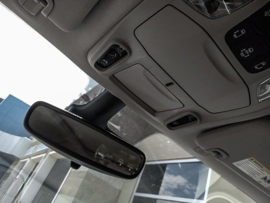 2024 Chrysler Pacifica TOURING L ROAD TRIPPER IN DIAMOND BLACK EQUIPPED WITH A 3.6L V6 , 9SPD AUTO , AWD , PANO SUNROOF , ROAD TRIPPER PCKG , TRAILER T-20