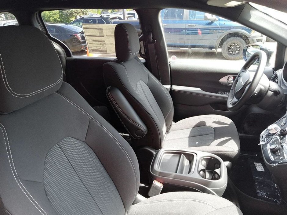 2024 Chrysler Pacifica TOURING IN SILVER MIST EQUIPPED WITH A 3.6L V6 , FWD , 9SPD AUTO , HEATED SEATS + SW , REMOTE START , BSM/RCPD , ADV CRUISE W/LK-21