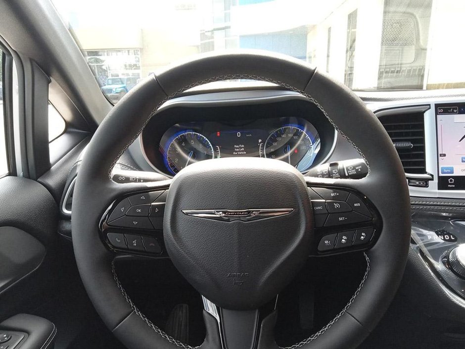 2024 Chrysler Pacifica TOURING IN SILVER MIST EQUIPPED WITH A 3.6L V6 , FWD , 9SPD AUTO , HEATED SEATS + SW , REMOTE START , BSM/RCPD , ADV CRUISE W/LK-13