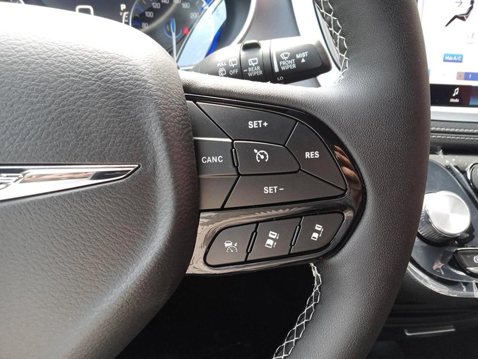 2024 Chrysler Pacifica TOURING IN SILVER MIST EQUIPPED WITH A 3.6L V6 , FWD , 9SPD AUTO , HEATED SEATS + SW , REMOTE START , BSM/RCPD , ADV CRUISE W/LK-15