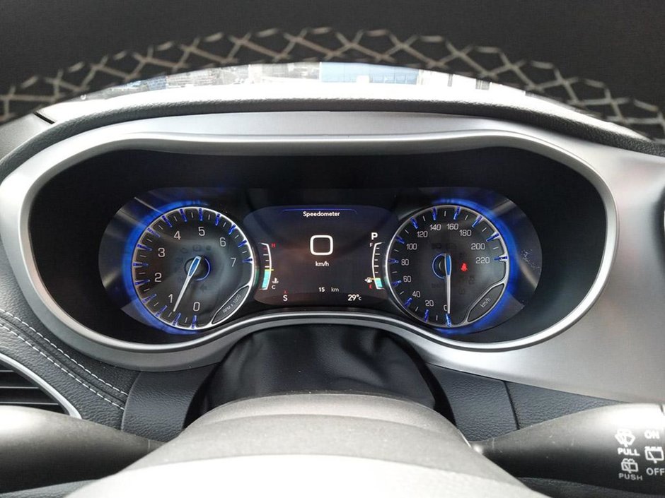 2024 Chrysler Pacifica TOURING IN SILVER MIST EQUIPPED WITH A 3.6L V6 , FWD , 9SPD AUTO , HEATED SEATS + SW , REMOTE START , BSM/RCPD , ADV CRUISE W/LK-14