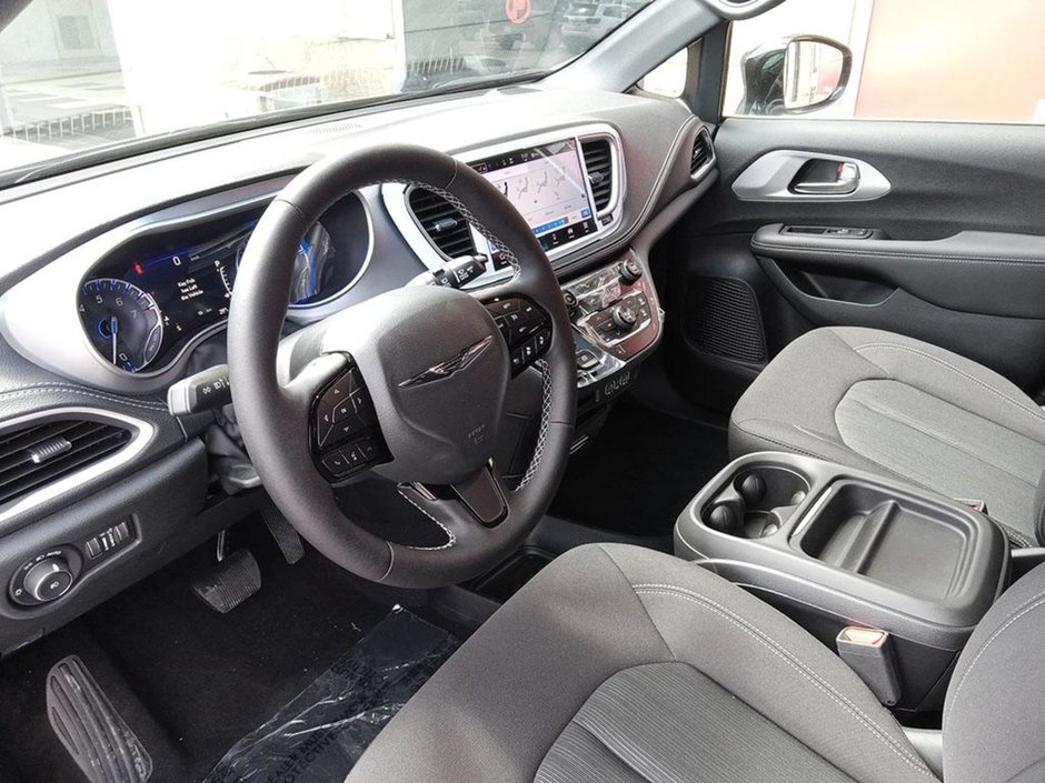 2024 Chrysler Pacifica TOURING IN SILVER MIST EQUIPPED WITH A 3.6L V6 , FWD , 9SPD AUTO , HEATED SEATS + SW , REMOTE START , BSM/RCPD , ADV CRUISE W/LK-12