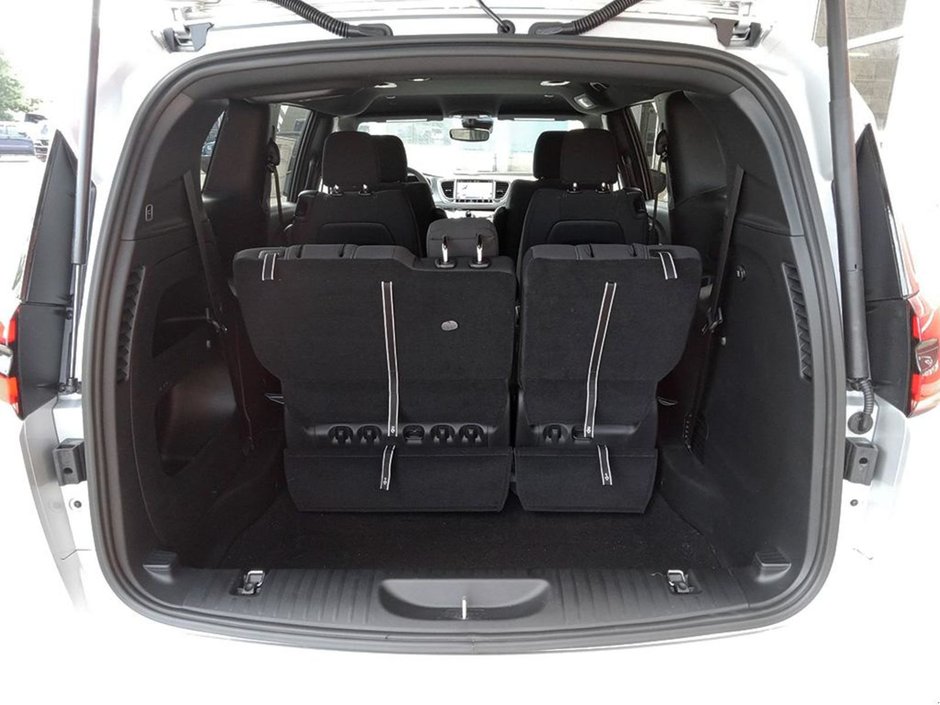 2024 Chrysler Pacifica TOURING IN SILVER MIST EQUIPPED WITH A 3.6L V6 , FWD , 9SPD AUTO , HEATED SEATS + SW , REMOTE START , BSM/RCPD , ADV CRUISE W/LK-11