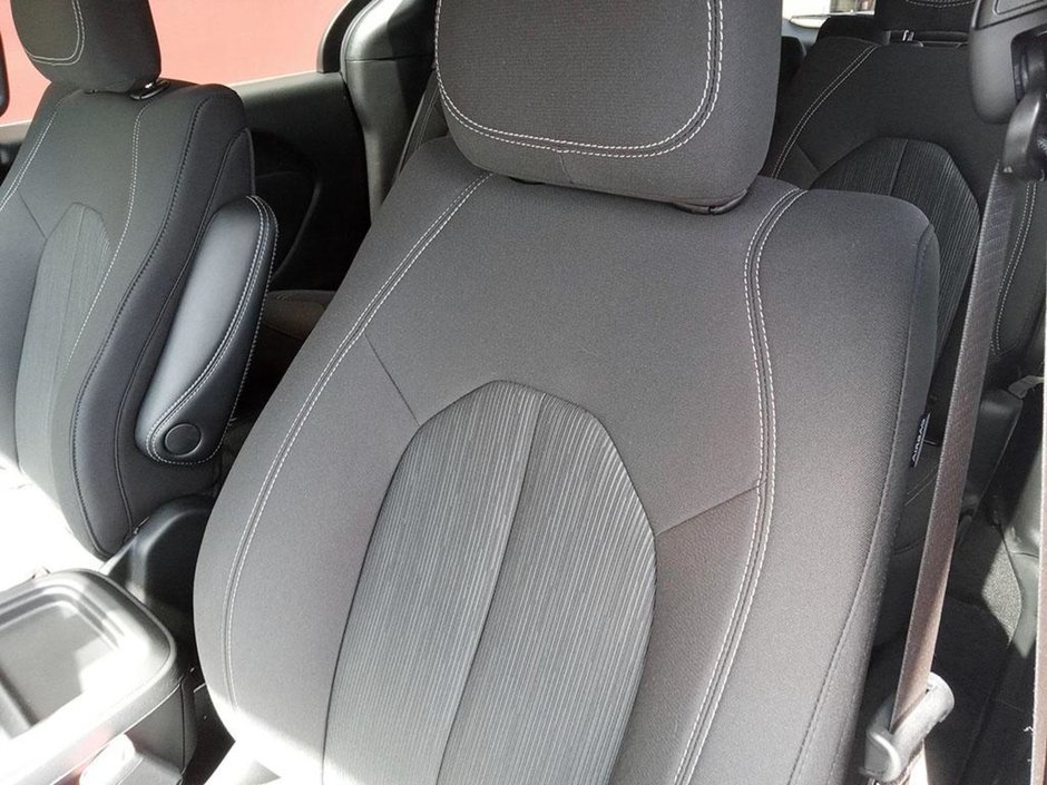 2024 Chrysler Pacifica TOURING IN SILVER MIST EQUIPPED WITH A 3.6L V6 , FWD , 9SPD AUTO , HEATED SEATS + SW , REMOTE START , BSM/RCPD , ADV CRUISE W/LK-19