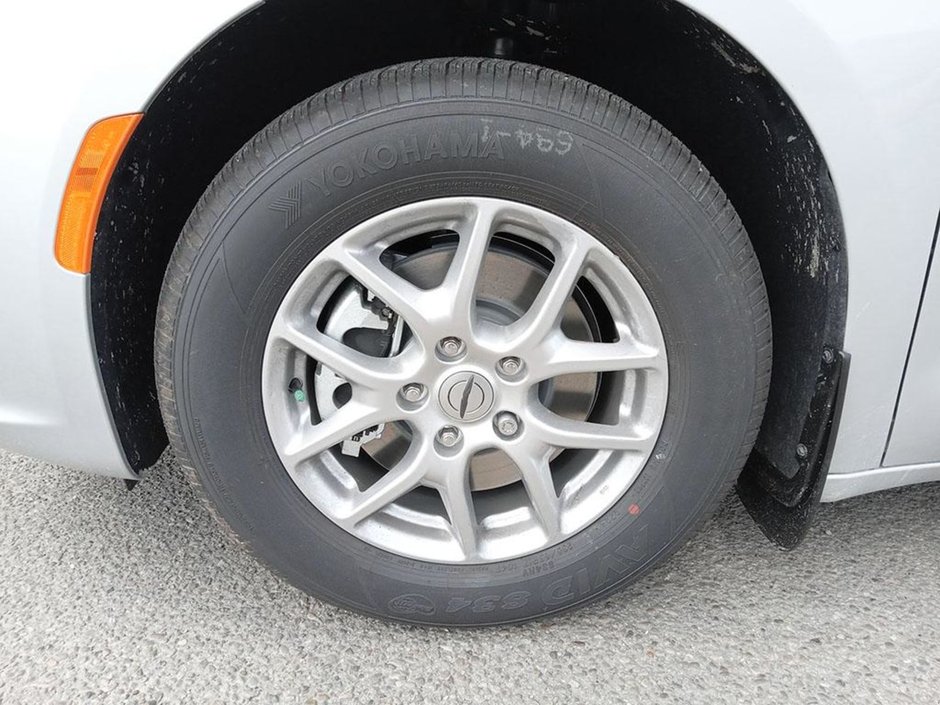 2024 Chrysler Pacifica TOURING IN SILVER MIST EQUIPPED WITH A 3.6L V6 , FWD , 9SPD AUTO , HEATED SEATS + SW , REMOTE START , BSM/RCPD , ADV CRUISE W/LK-5