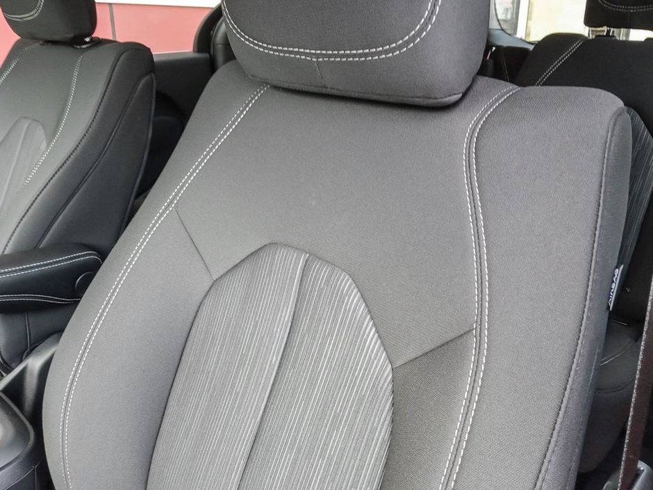 2024 Chrysler Pacifica TOURING IN DIAMOND BLACK EQUIPPED WITH A 3.6L V6 , FWD , 9SPD AUTO , PWR LIFTGATE , DUAL PWR SLIDING DOORS , TRI ZONE AC , BACKU-19