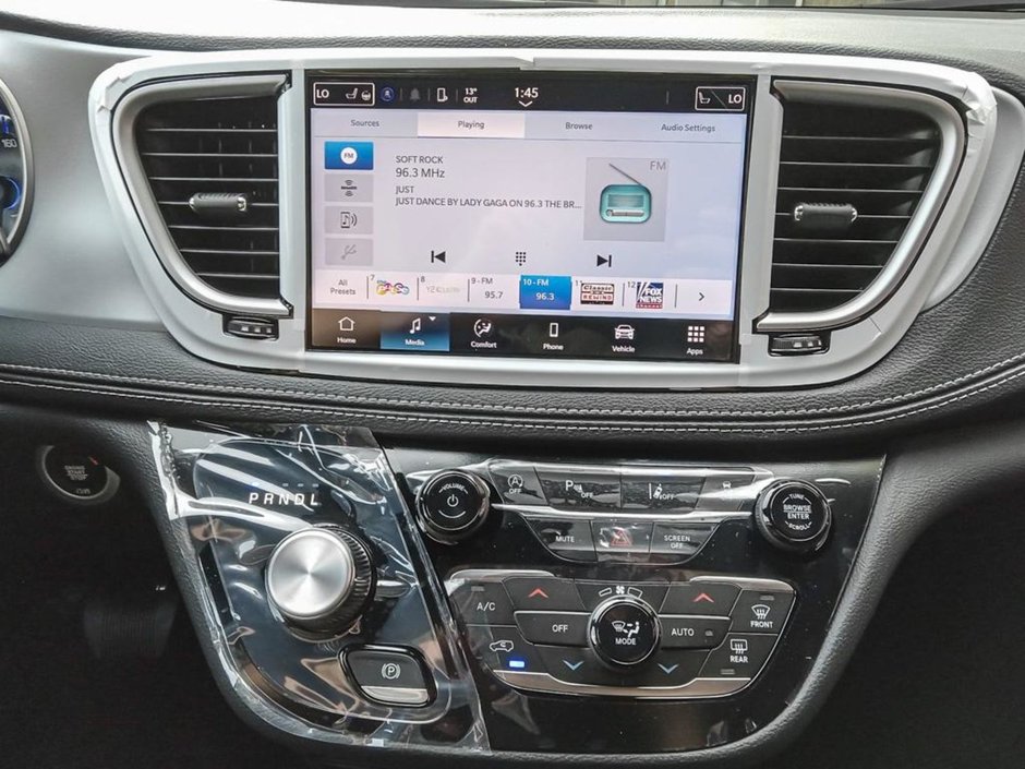 2024 Chrysler Pacifica TOURING IN DIAMOND BLACK EQUIPPED WITH A 3.6L V6 , FWD , 9SPD AUTO , PWR LIFTGATE , DUAL PWR SLIDING DOORS , TRI ZONE AC , BACKU-18