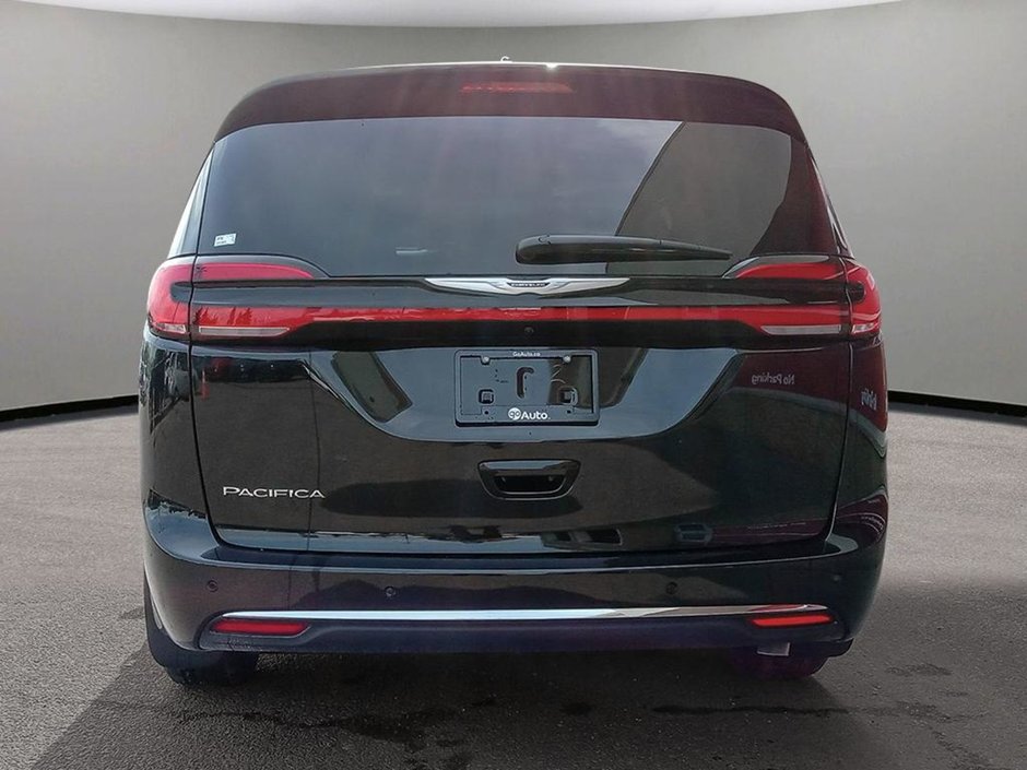 2024 Chrysler Pacifica TOURING IN DIAMOND BLACK EQUIPPED WITH A 3.6L V6 , FWD , 9SPD AUTO , PWR LIFTGATE , DUAL PWR SLIDING DOORS , TRI ZONE AC , BACKU-4
