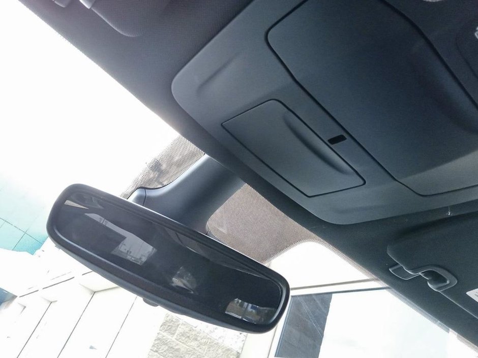 2024 Chrysler Pacifica TOURING IN DIAMOND BLACK EQUIPPED WITH A 3.6L V6 , FWD , 9SPD AUTO , PWR LIFTGATE , DUAL PWR SLIDING DOORS , TRI ZONE AC , BACKU-20