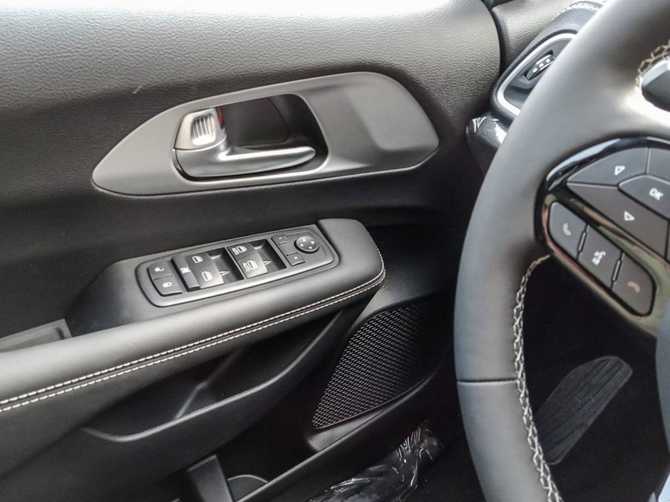 2024 Chrysler Pacifica TOURING IN DIAMOND BLACK EQUIPPED WITH A 3.6L V6 , FWD , 9SPD AUTO , PWR LIFTGATE , DUAL PWR SLIDING DOORS , TRI ZONE AC , BACKU-16