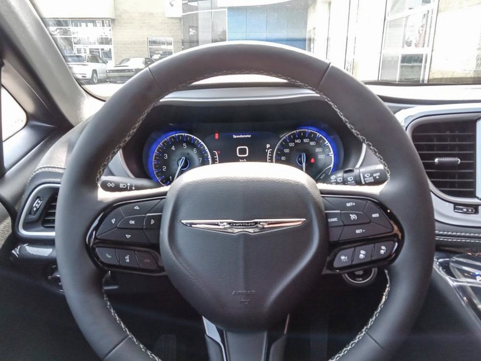 2024 Chrysler Pacifica TOURING IN DIAMOND BLACK EQUIPPED WITH A 3.6L V6 , FWD , 9SPD AUTO , PWR LIFTGATE , DUAL PWR SLIDING DOORS , TRI ZONE AC , BACKU-13