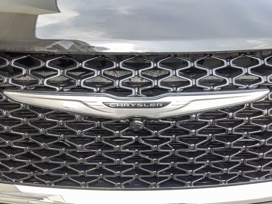 2024 Chrysler Pacifica TOURING IN DIAMOND BLACK EQUIPPED WITH A 3.6L V6 , FWD , 9SPD AUTO , PWR LIFTGATE , DUAL PWR SLIDING DOORS , TRI ZONE AC , BACKU-8