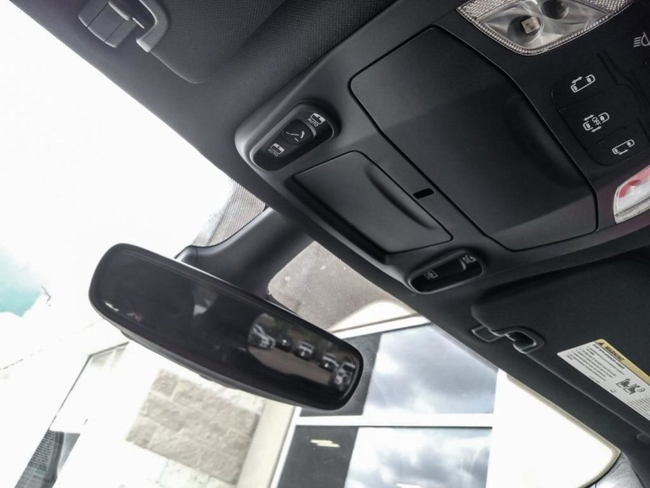 2024 Chrysler Pacifica TOURING L IN DIAMOND BLACK EQUIPPED WITH A 3.6L V6 , 9SPD AUTO , FWD , SUNROOF , 20INCH RIMS , S APPEARANCE PCKG , LEATHERETTE H-20