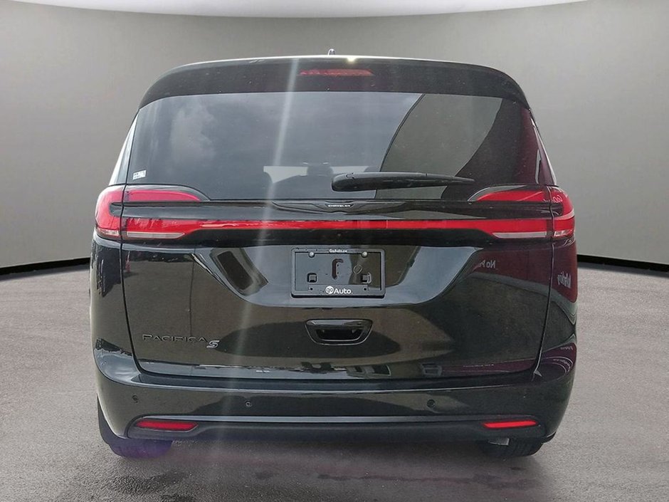 2024 Chrysler Pacifica TOURING L IN DIAMOND BLACK EQUIPPED WITH A 3.6L V6 , 9SPD AUTO , FWD , SUNROOF , 20INCH RIMS , S APPEARANCE PCKG , LEATHERETTE H-4