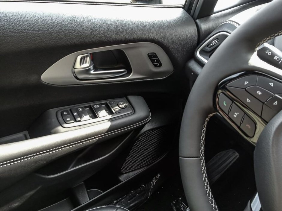 2024 Chrysler Pacifica TOURING L IN DIAMOND BLACK EQUIPPED WITH A 3.6L V6 , 9SPD AUTO , FWD , SUNROOF , 20INCH RIMS , S APPEARANCE PCKG , LEATHERETTE H-16