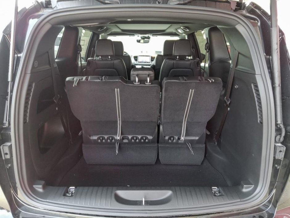 2024 Chrysler Pacifica TOURING L IN DIAMOND BLACK EQUIPPED WITH A 3.6L V6 , 9SPD AUTO , FWD , SUNROOF , 20INCH RIMS , S APPEARANCE PCKG , LEATHERETTE H-11