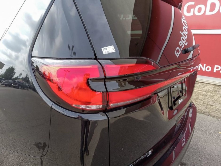 2024 Chrysler Pacifica TOURING L IN DIAMOND BLACK EQUIPPED WITH A 3.6L V6 , 9SPD AUTO , FWD , SUNROOF , 20INCH RIMS , S APPEARANCE PCKG , LEATHERETTE H-10