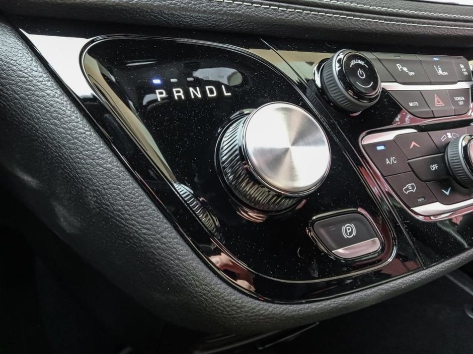 2024 Chrysler Pacifica TOURING L IN DIAMOND BLACK EQUIPPED WITH A 3.6L V6 , 9SPD AUTO , FWD , SUNROOF , 20INCH RIMS , S APPEARANCE PCKG , LEATHERETTE H-17