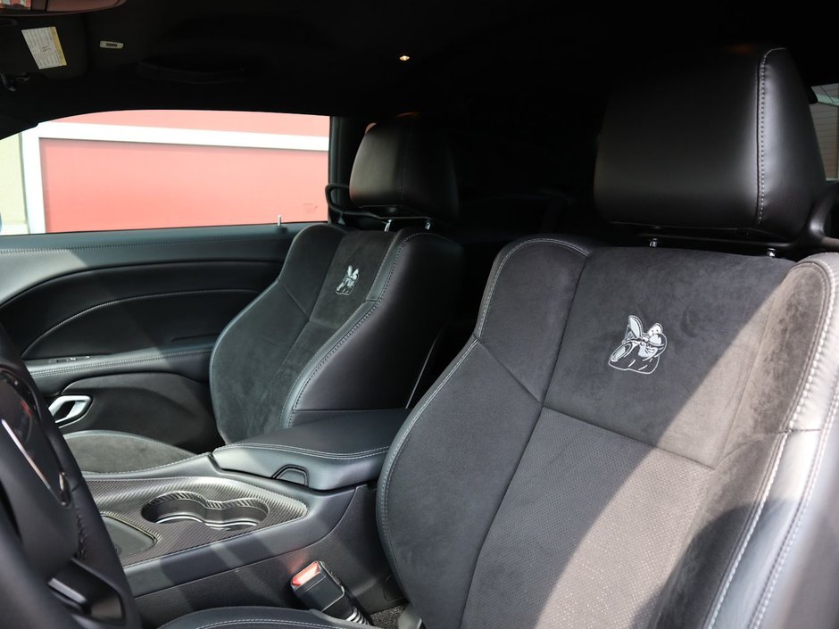 2022 Dodge Challenger SCAT PACK 392 SHAKER IN SMOKE SHOW GREY EQUIPEPD WITH A 6.4L SRT HEMI V8 , RWD , 8SPD TF AUTO , NAPPA LEATHER/ALCANTARA HEATED/V-18