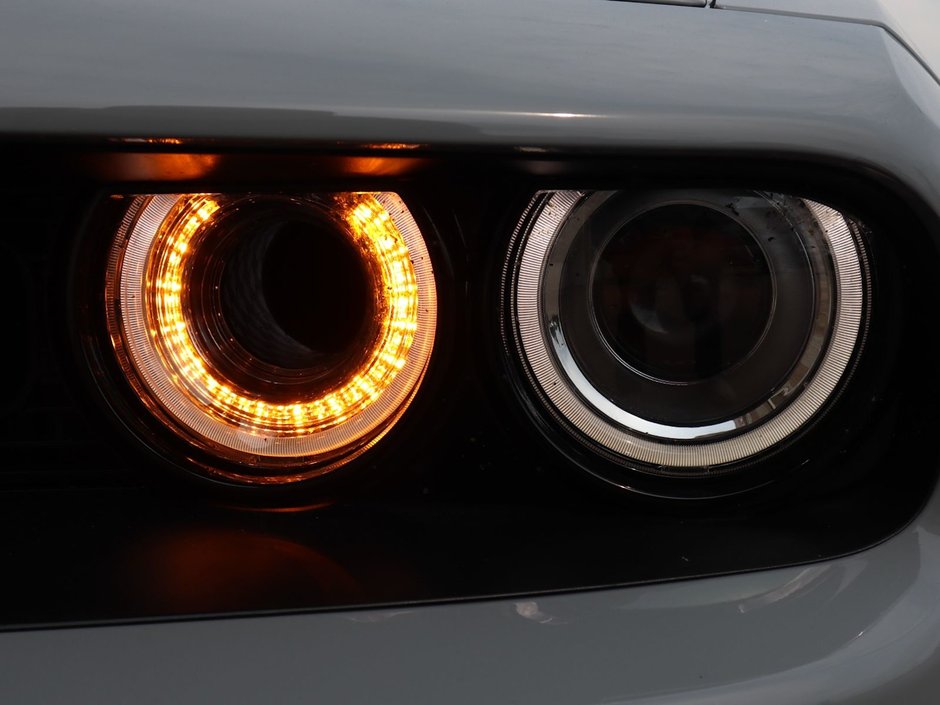 2022 Dodge Challenger SCAT PACK 392 SHAKER IN SMOKE SHOW GREY EQUIPEPD WITH A 6.4L SRT HEMI V8 , RWD , 8SPD TF AUTO , NAPPA LEATHER/ALCANTARA HEATED/V-4