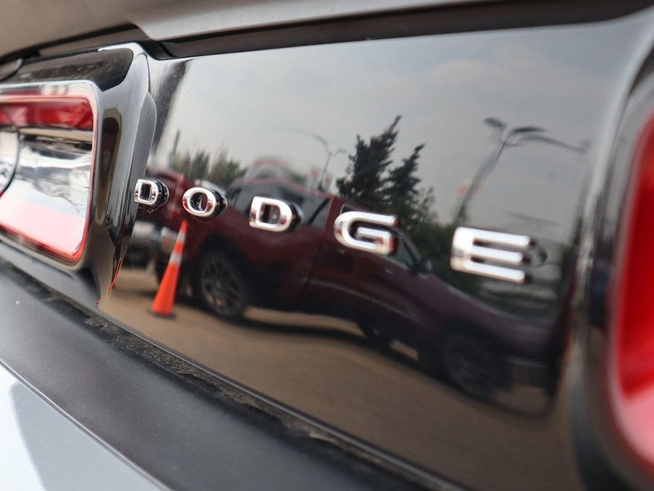 2022 Dodge Challenger SCAT PACK 392 SHAKER IN SMOKE SHOW GREY EQUIPEPD WITH A 6.4L SRT HEMI V8 , RWD , 8SPD TF AUTO , NAPPA LEATHER/ALCANTARA HEATED/V-14